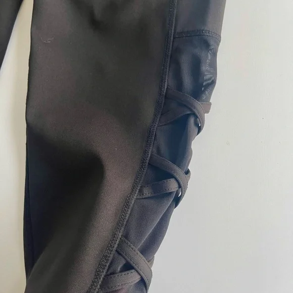 EUC Lot of 4 Pop Fit Leggings. 1 full length (purple and pink), 3 capri. Size XL - Picture 7 of 11